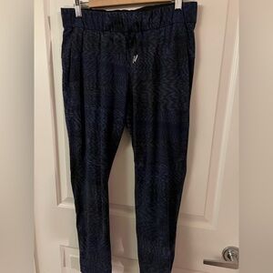 Lululemon size 8 On the Fly Pant full length, gently worn